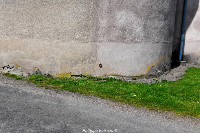 Repère de nivèlement de Saint Brisson un patrimoine