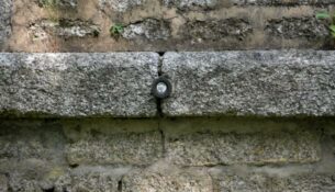 Repère de nivellement du pont de Chalaux
