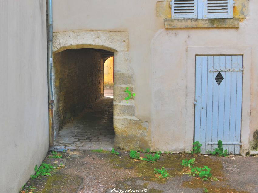 Ancien passage entre deux rues de Clamecy