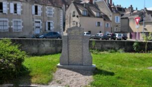Stèle des morts pour la France de la commune de Clamecy