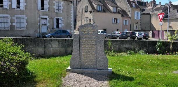 Stèle des morts pour la France de la commune de Clamecy