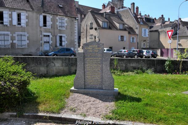 Stèle des morts pour la France de la commune de Clamecy
