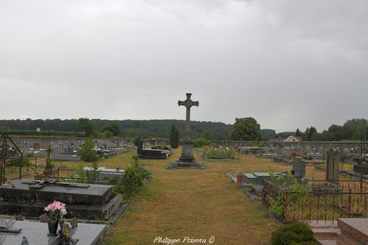 La croix du cimetière de Saint-Martin-du-Puy un patrimoine