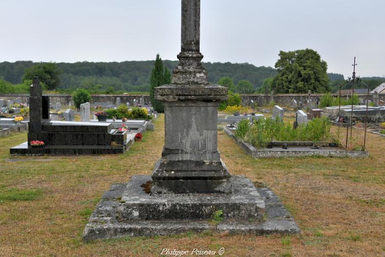 La croix du cimetière de Saint-Martin-du-Puy