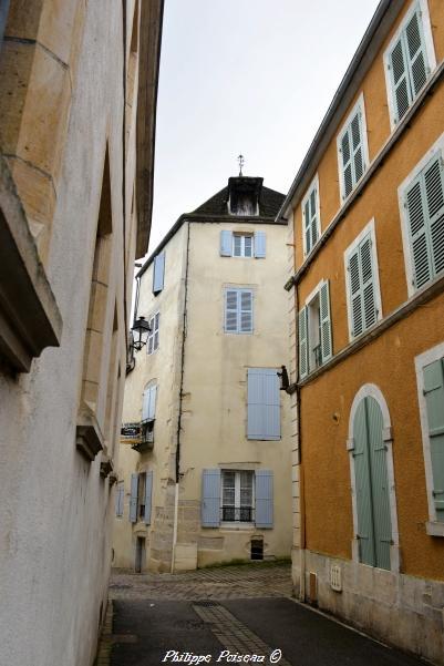 Sculpture rue de La Rampe à Clamecy