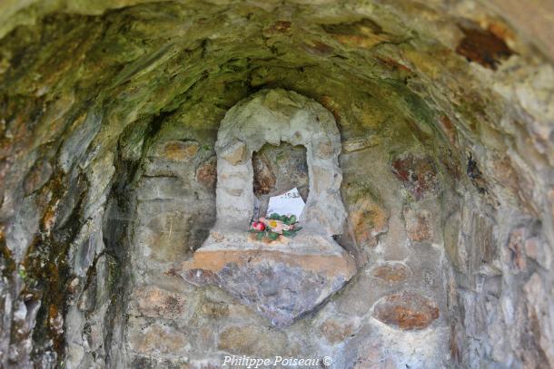 La source sacrée de Chiddes et son monument