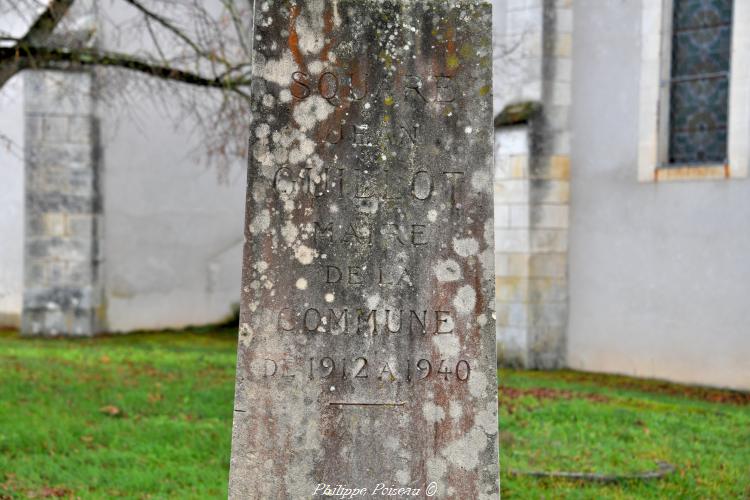 Square Jean-Guillot de Myennes