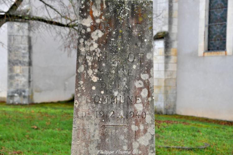 Square Jean-Guillot de Myennes 