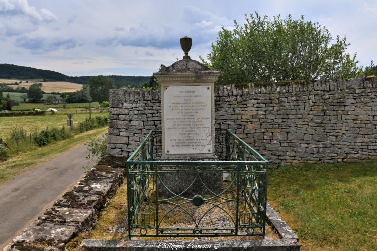 Stèle du lieutenant-général Allix à Courcelles un patrimoine