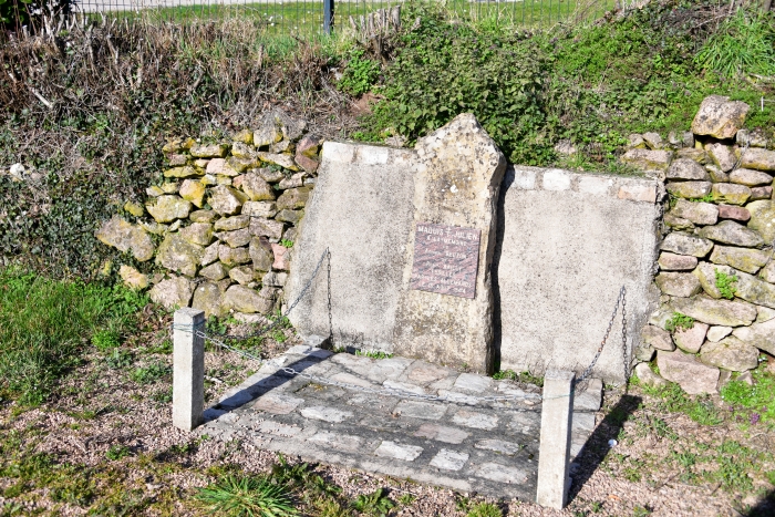 Stèle des Fusillés de « Les Chênes » un hommage