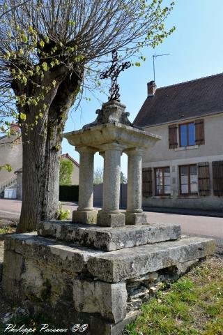 Stèle de Suilly la Tour un beau patrimoine vernaculaire