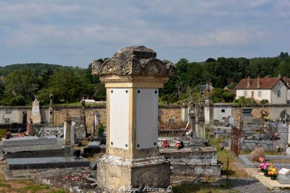 Stèle du Souvenir de Saint-Saulge un hommage