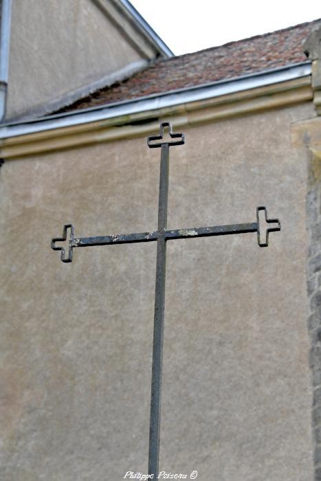 La croix de l'église de Tazilly
