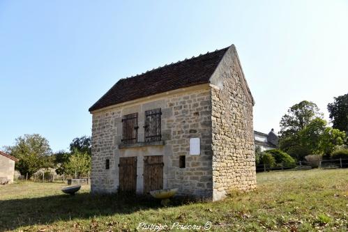 Toit à porcs de Breugnon un patrimoine vernaculaire