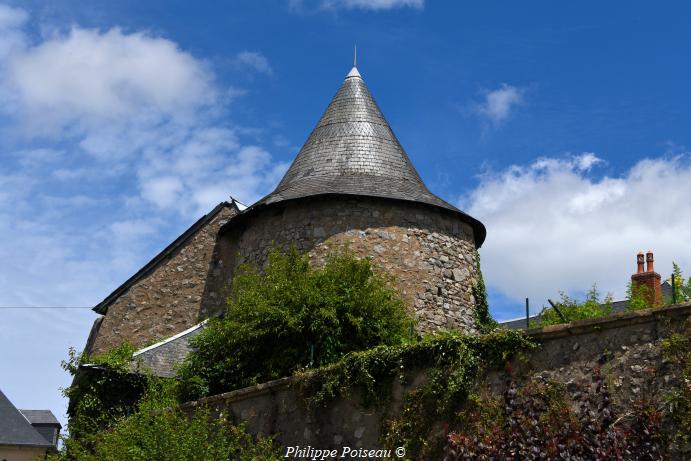 Tour des fortifications de Château Chinon