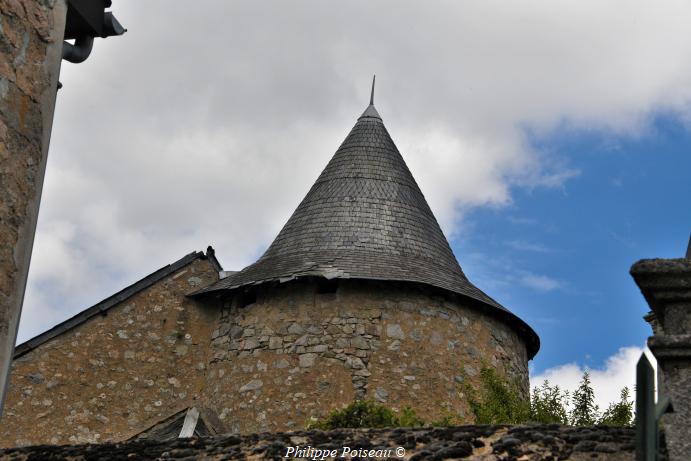 Tour des fortifications de Château Chinon