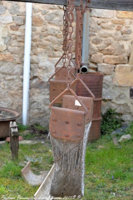 Travail à ferrer de Saint Péreuse