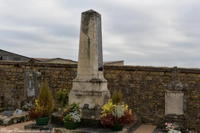 Monument aux Morts des Trois Vèvres un remarquable hommage