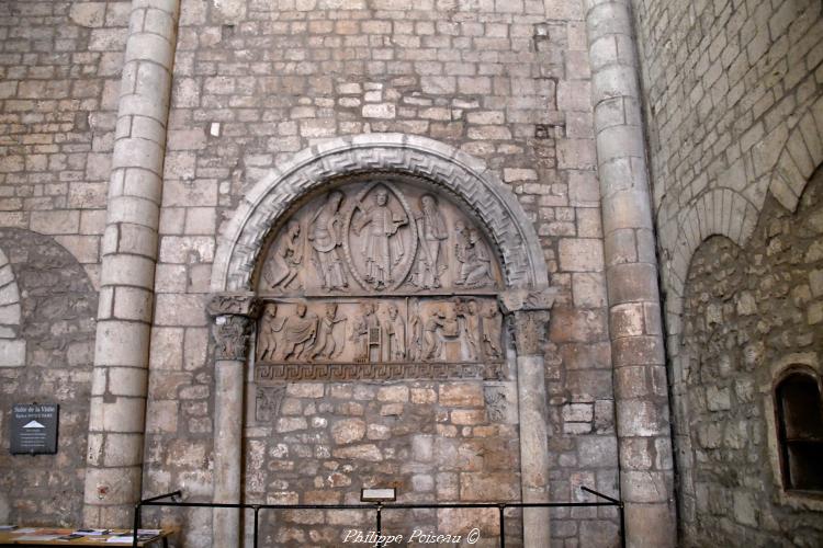 Tympan intérieur de l’église de La Charité-sur-Loire un beau patrimoine