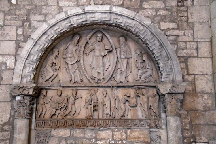 Tympan intérieur de l'église de La Charité-sur-Loire