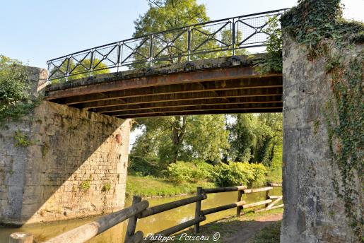 Un Pont sur le Canal du Nivernais