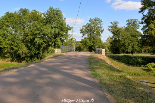 Un Pont sur le Canal du Nivernais