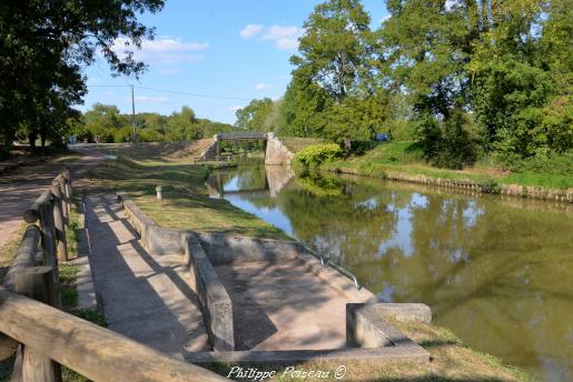 Un Pont sur le Canal du Nivernais