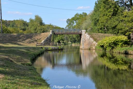 Un Pont sur le Canal du Nivernais