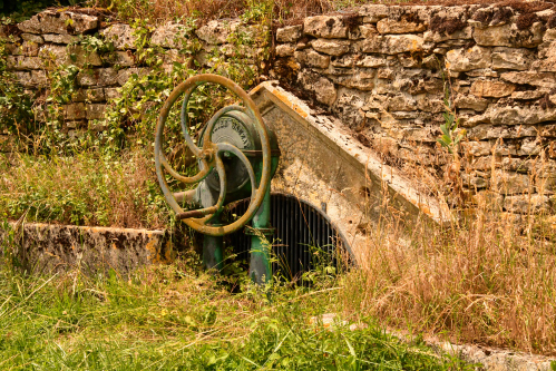 Pompe et son puisard à Corvol-d'Embernard