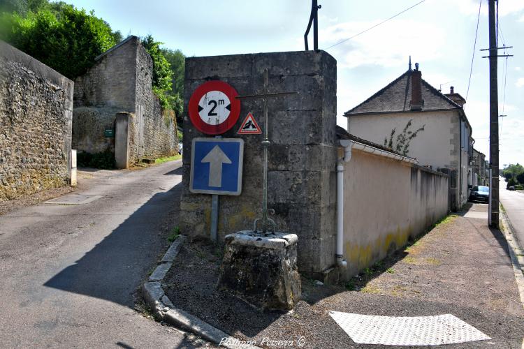 Une croix de carrefour de Clamecy