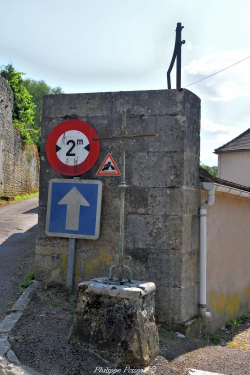 Une croix de carrefour de Clamecy