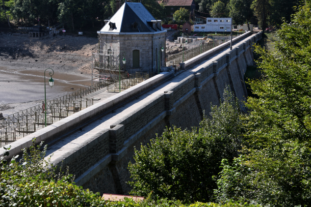 Vannes du barrage des Settons