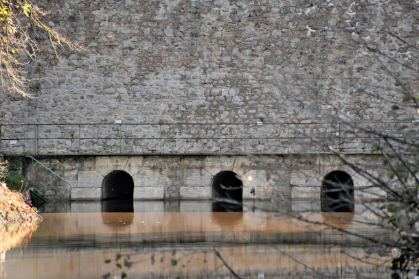 Vannes du barrage des Settons