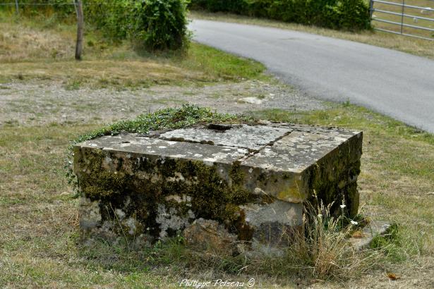 Vestige d'une croix