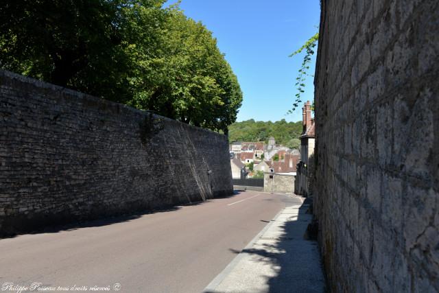 Vestiges des murailles de la ville de Clamecy