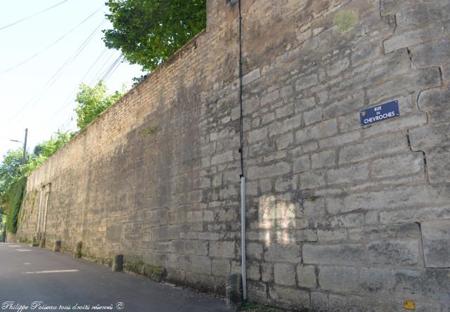 Vestiges des murailles de la ville de Clamecy