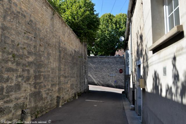 Vestiges des murailles de la ville de Clamecy