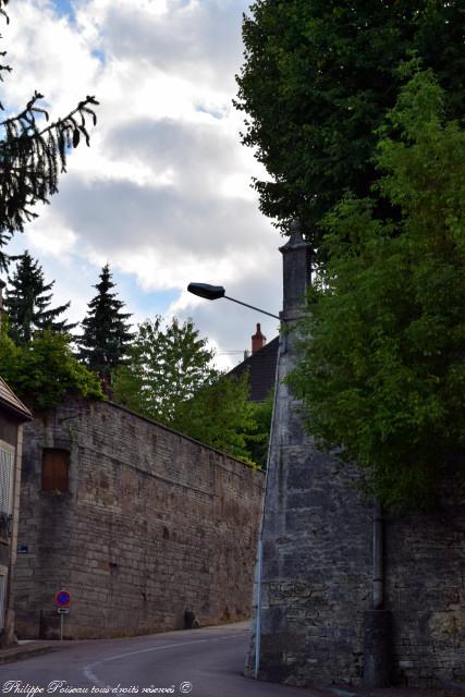 Vestiges des murailles de la ville de Clamecy