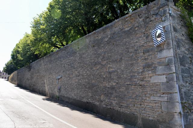 Vestiges des murailles de la ville de Clamecy