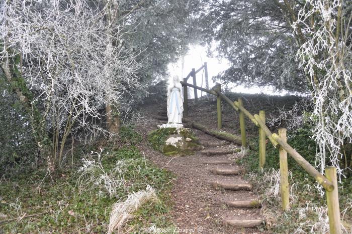 La Vierge de la butte de Montenoison