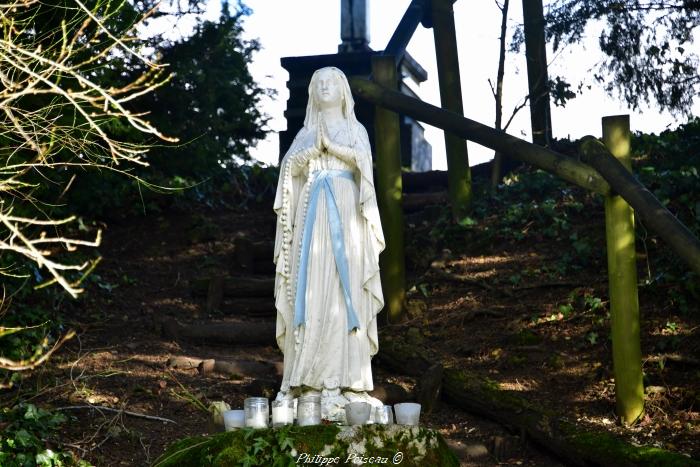 La Vierge de la butte de Montenoison