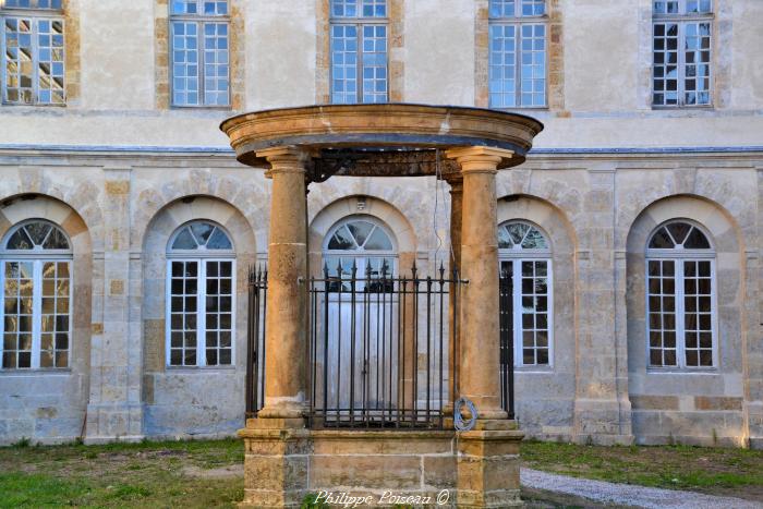 Puits de l'abbaye de Corbigny 