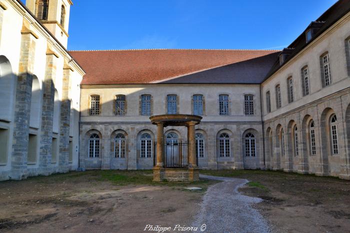 Puits de l’abbaye de Corbigny un beau patrimoine.