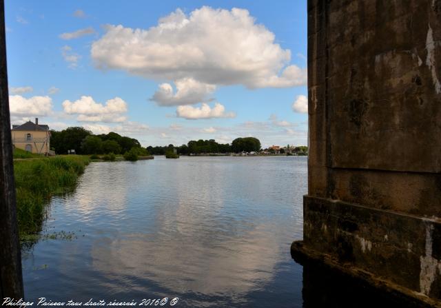 Le barrage de Decize Saint Léger des Vignes