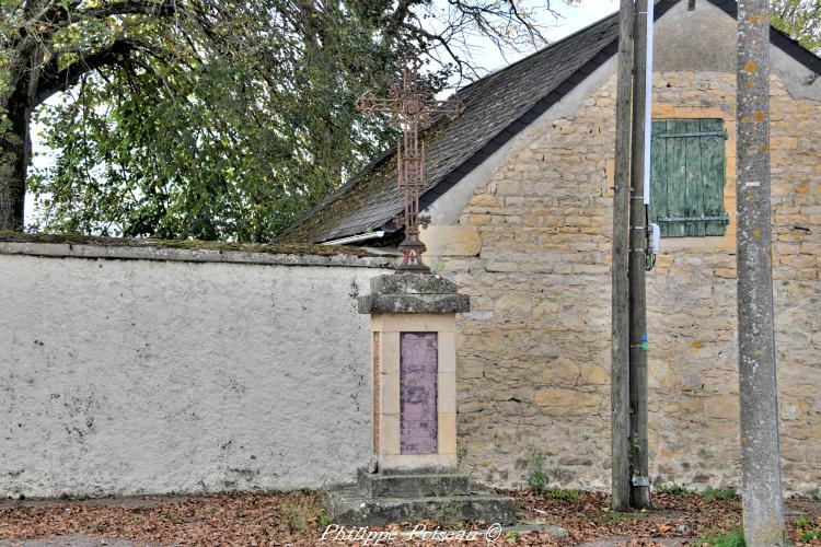 La croix de Germigny-sur-Loire un patrimoine