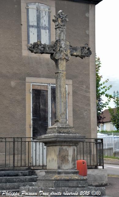 La Croix monumentale de Corbigny