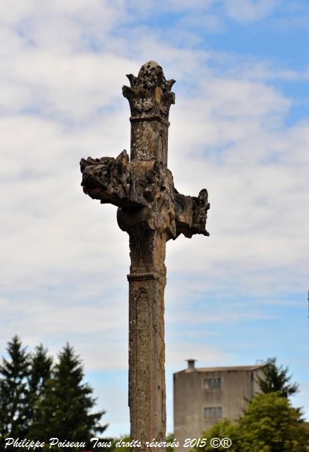 La Croix monumentale de Corbigny