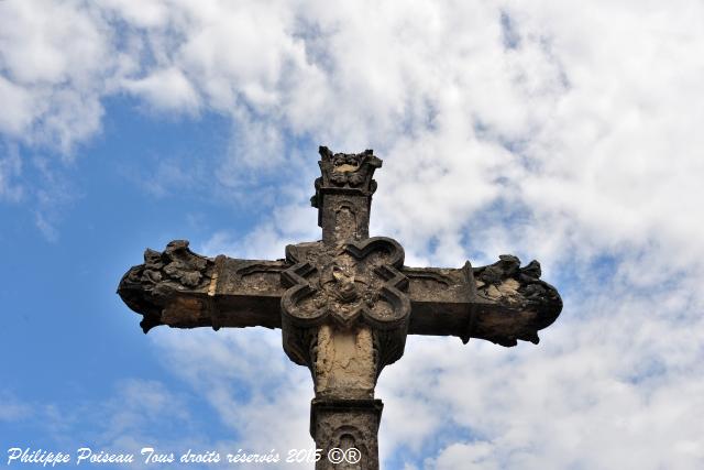La Croix monumentale de Corbigny