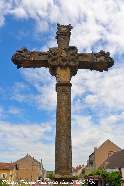 La Croix monumentale de Corbigny