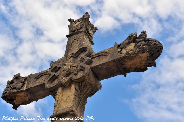 La Croix monumentale de Corbigny